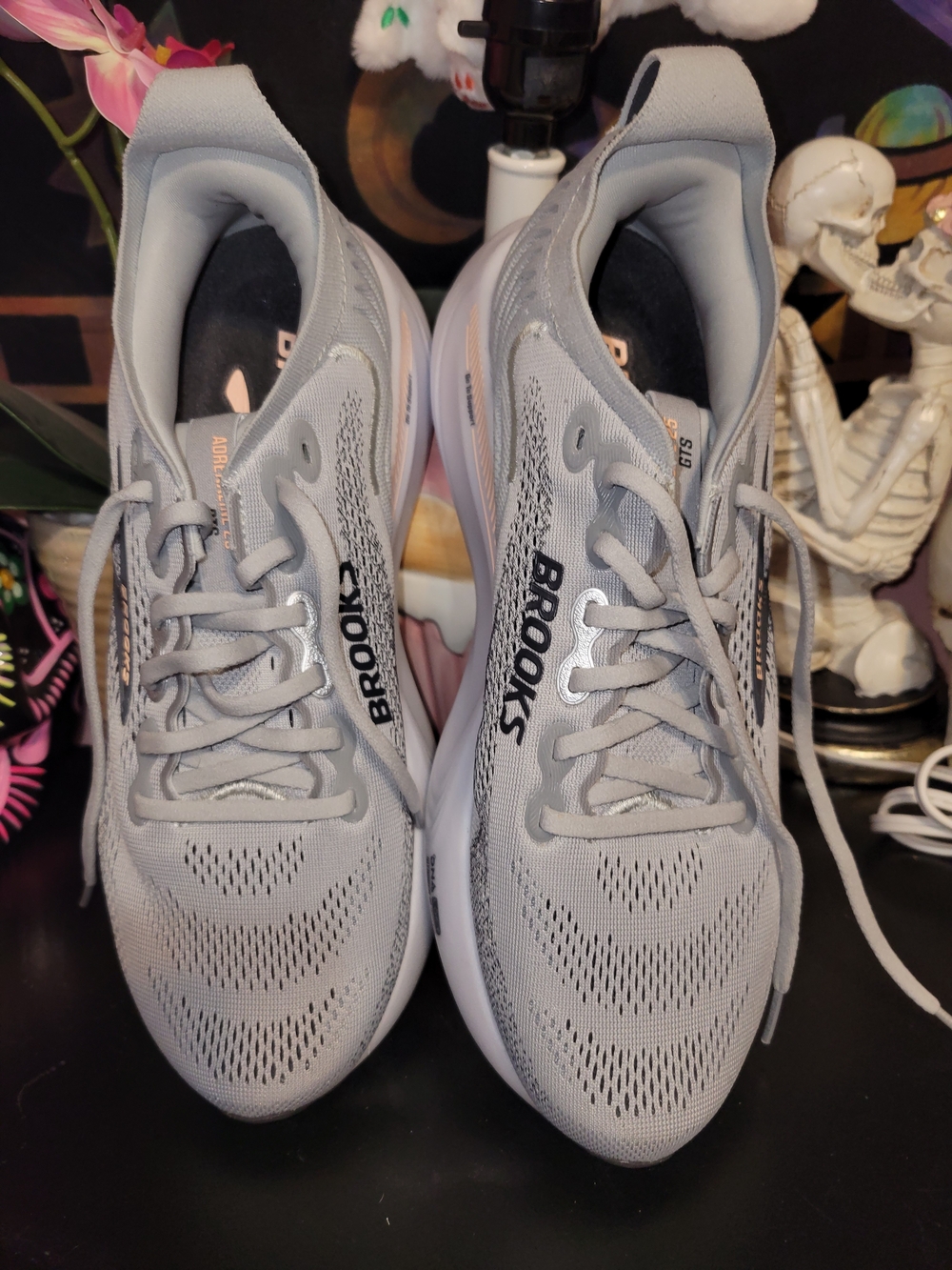 Brooks Women’s Gray Running Shoes - Lightweight Comfort 9.5